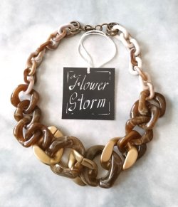 画像2: 【送料無料】◆flower storm◆長さ約48cm アクリルチェーン ショートネックレス Khaki Brown × Gold  (アクセサリー 大ぶり ボリューム 季節感 春夏 レディース  日本製）