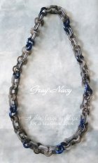 他の写真1: 【送料無料】◆flower storm◆長さ約80cm アクリルチェーン ロングネックレス Gray ×Navy  (アクセサリー 大ぶり ボリューム 季節感 レディース  日本製）