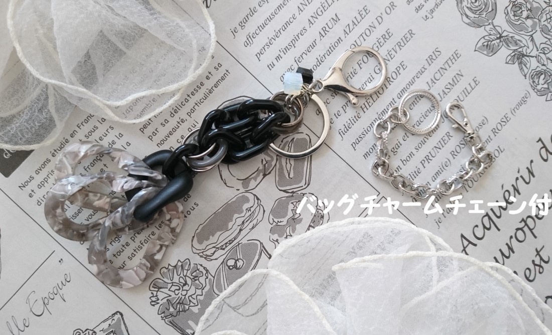 画像: 【送料無料】【バッグチャーム/キーホルダー】◆flower storm◆アクリルチェーン＆ガラスストーン Black×Gray バッグチャームチェーン付（バッグアクセサリー キーリング 日本製 ハンドメイド）